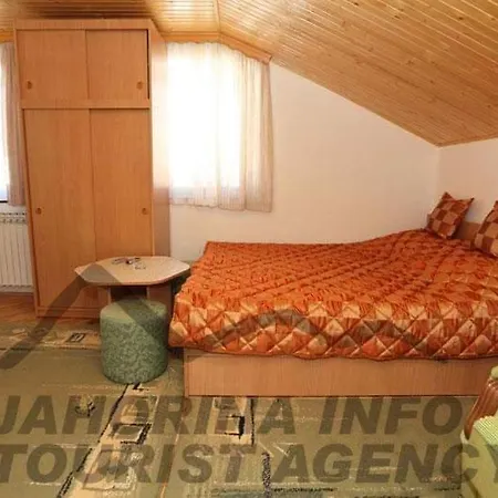 Mali Raj Pensión 3*